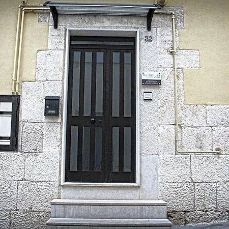 Viabrin 32 לינה וארוחת בוקר 4*