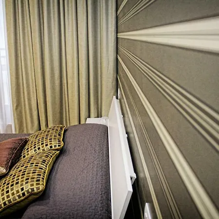 Viabrin 32 فندق مبيت وإفطار ألتامورا